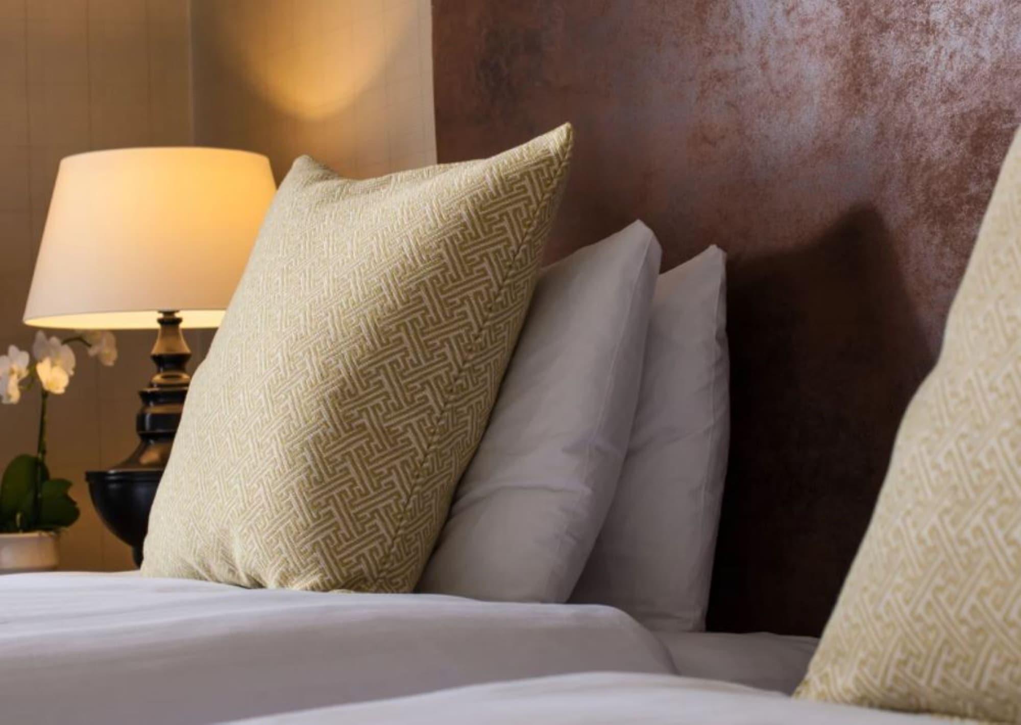 Balmoral Arms Hotel Балатър Екстериор снимка