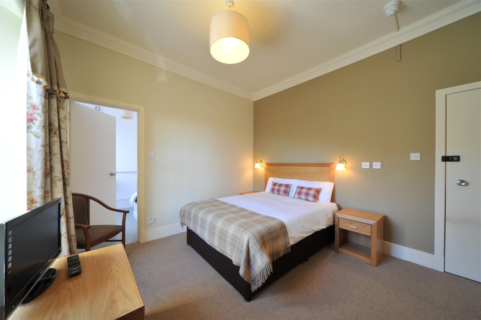Balmoral Arms Hotel Балатър Екстериор снимка