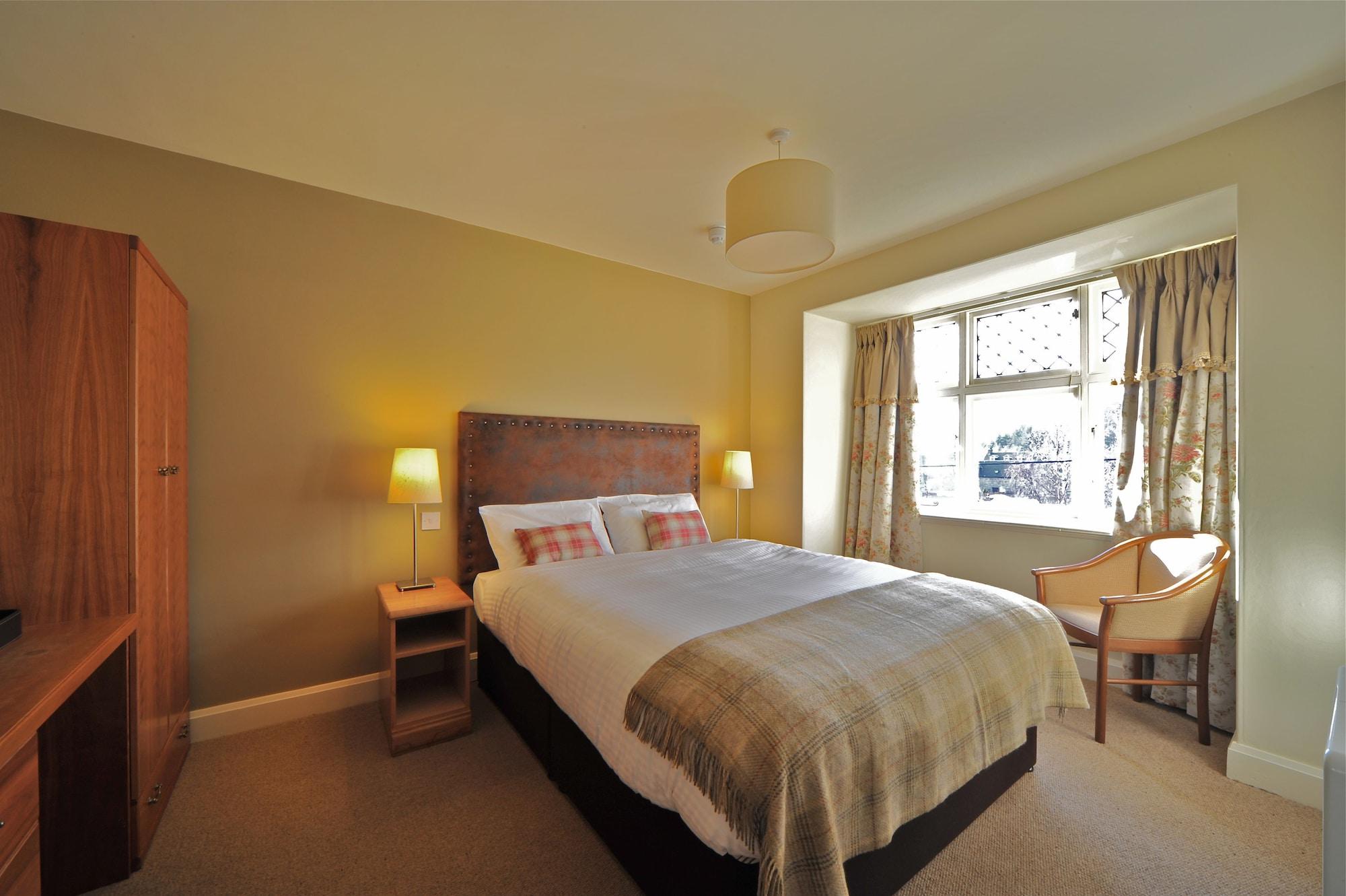 Balmoral Arms Hotel Балатър Екстериор снимка