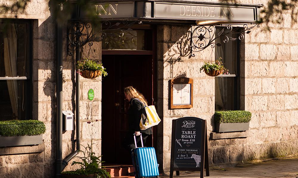Balmoral Arms Hotel Балатър Екстериор снимка