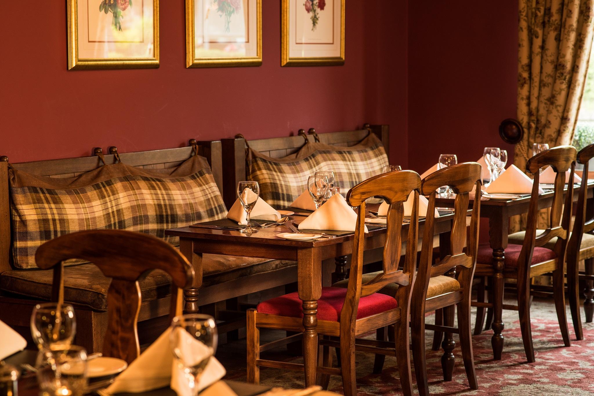 Balmoral Arms Hotel Балатър Екстериор снимка