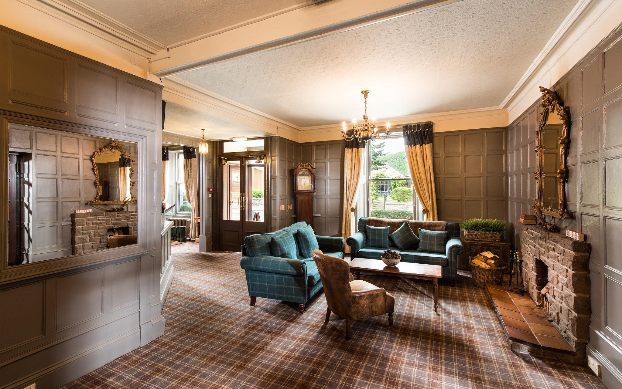 Balmoral Arms Hotel Балатър Екстериор снимка