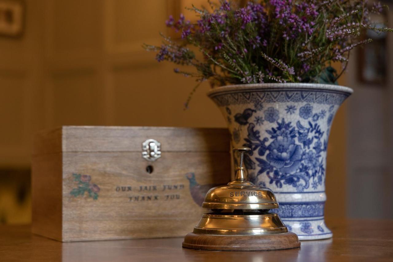 Balmoral Arms Hotel Балатър Екстериор снимка