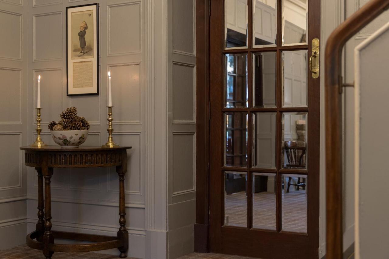 Balmoral Arms Hotel Балатър Екстериор снимка