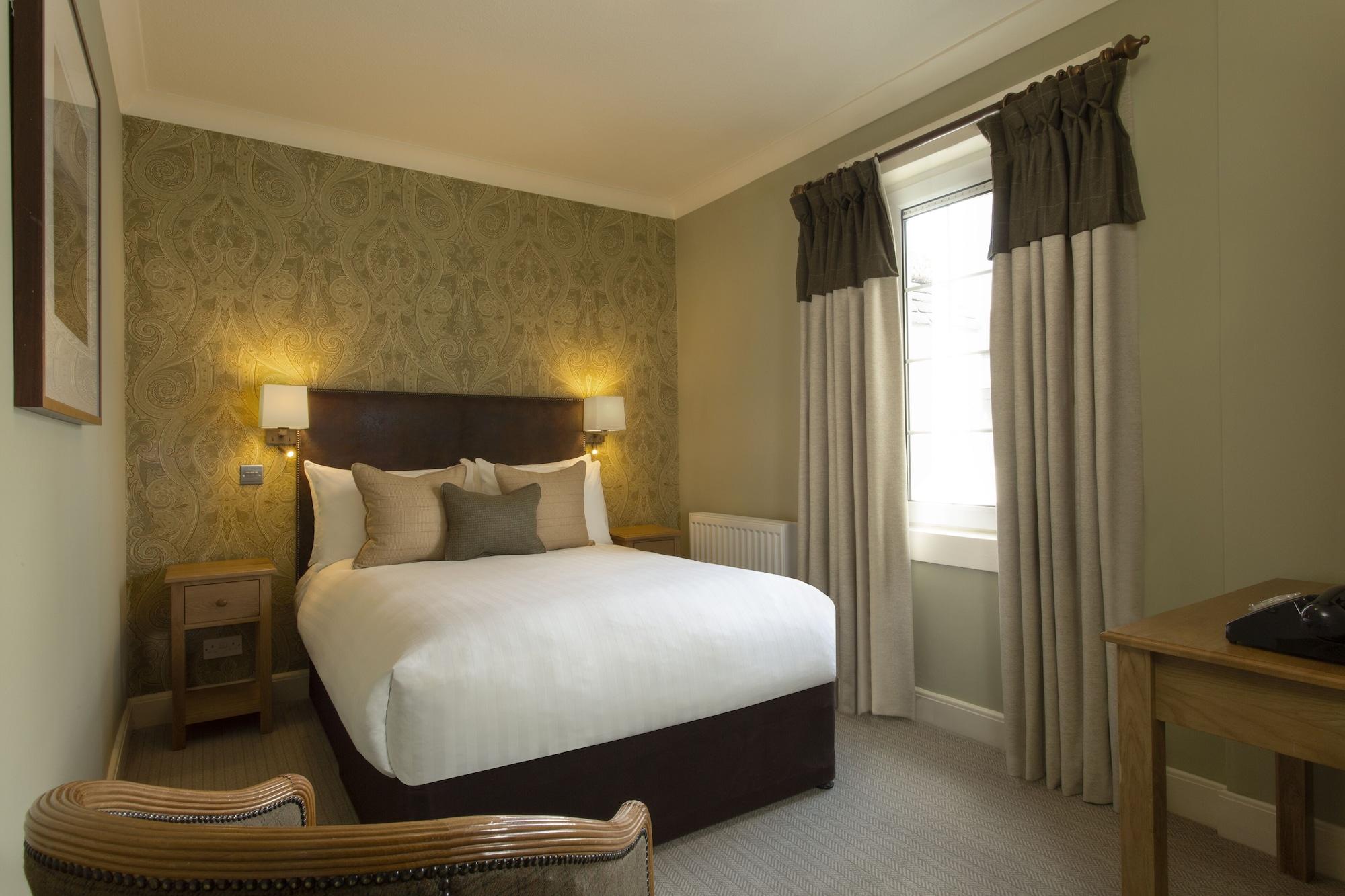 Balmoral Arms Hotel Балатър Екстериор снимка