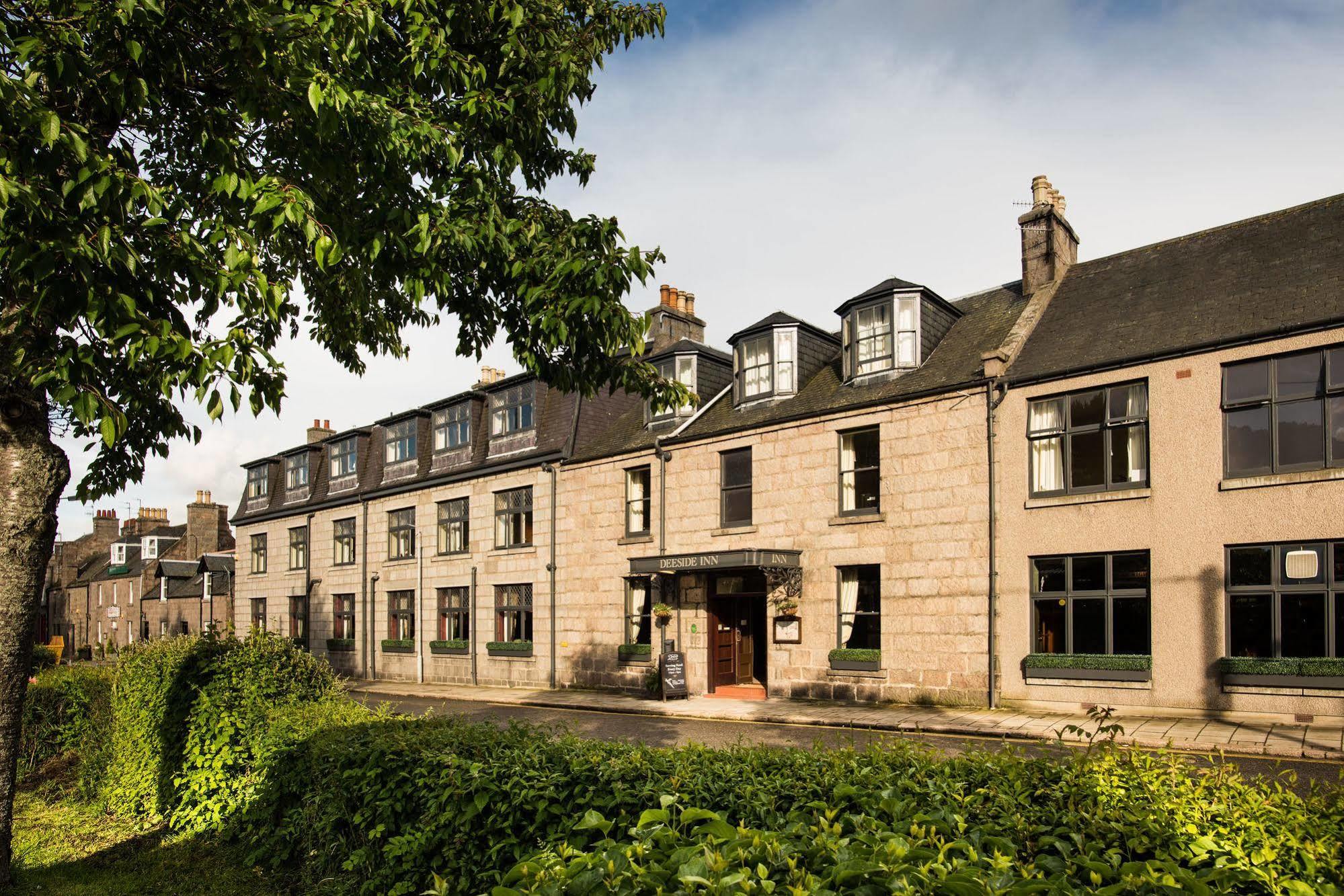 Balmoral Arms Hotel Балатър Екстериор снимка